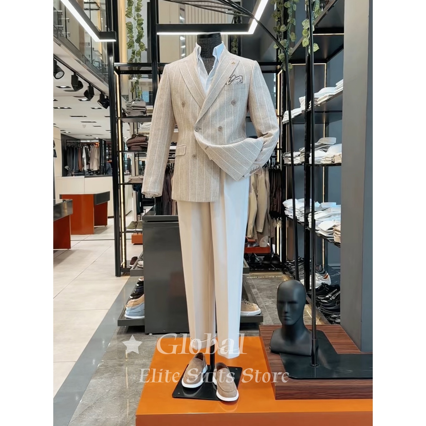 Beżowy garnitur w prążki, dwur – Men'S Grooming Daily recenzja i cena
